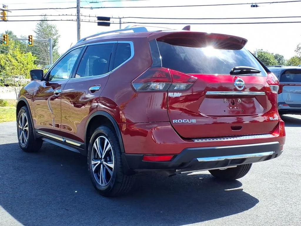 Used 2018 Red Nissan SL image 24