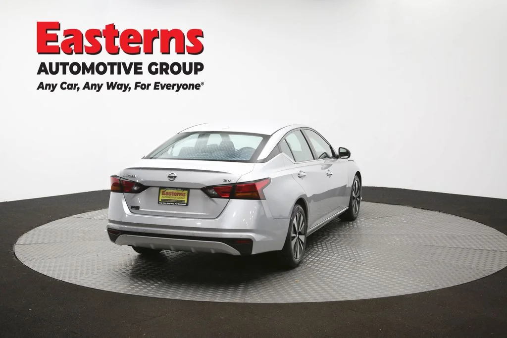 Used 2022 Silver Nissan 2.5 SV image 39