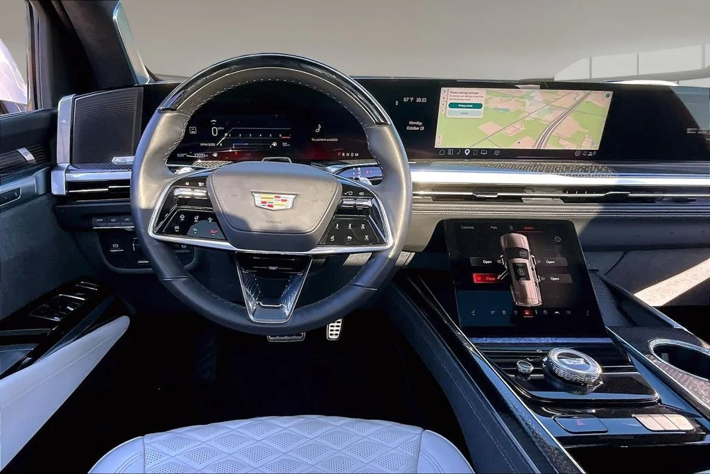 Used 2025 White Cadillac V-Series image 5