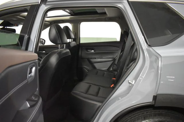 Used 2023 Gray Nissan SL image 28