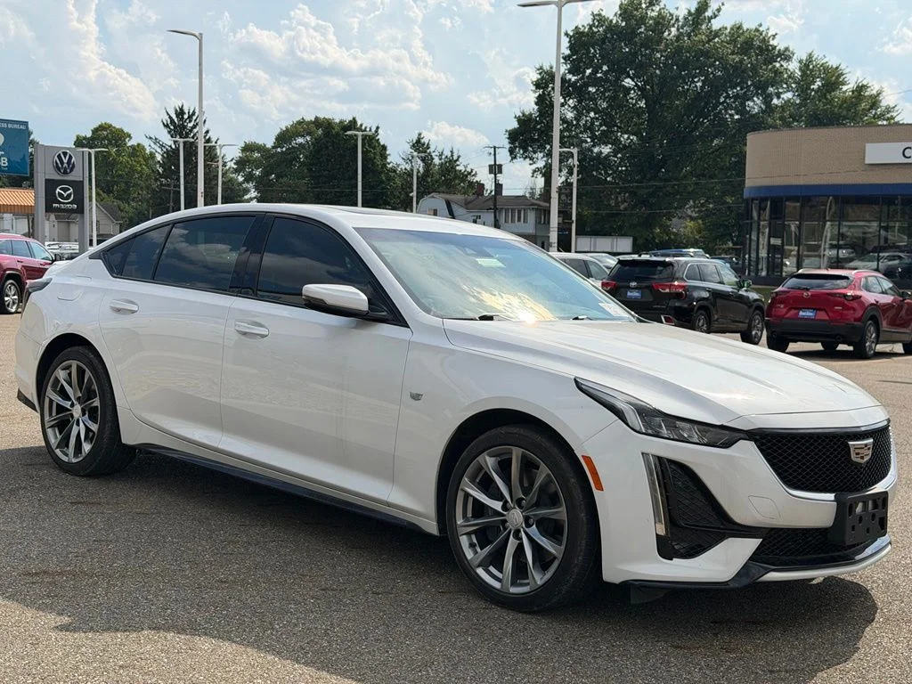 Used 2020 White Cadillac Sport image 20