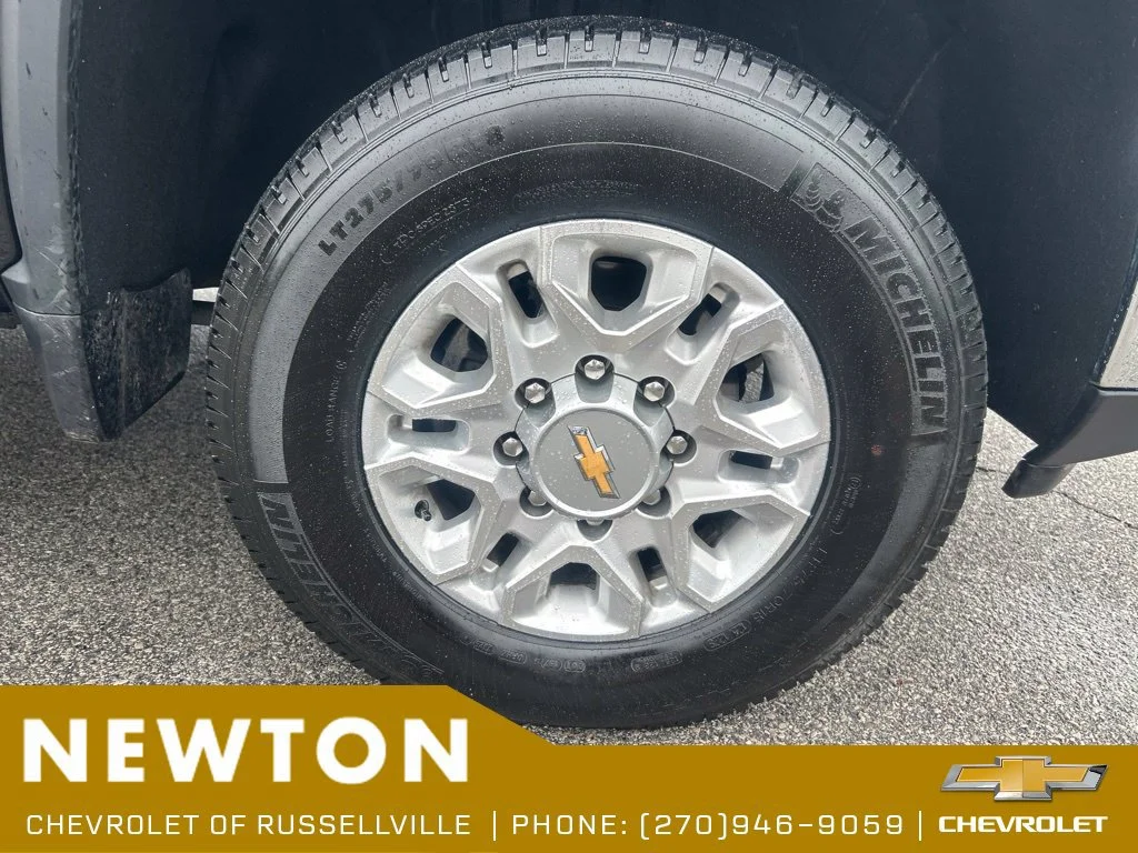 Used 2025 Black Chevrolet LT image 38