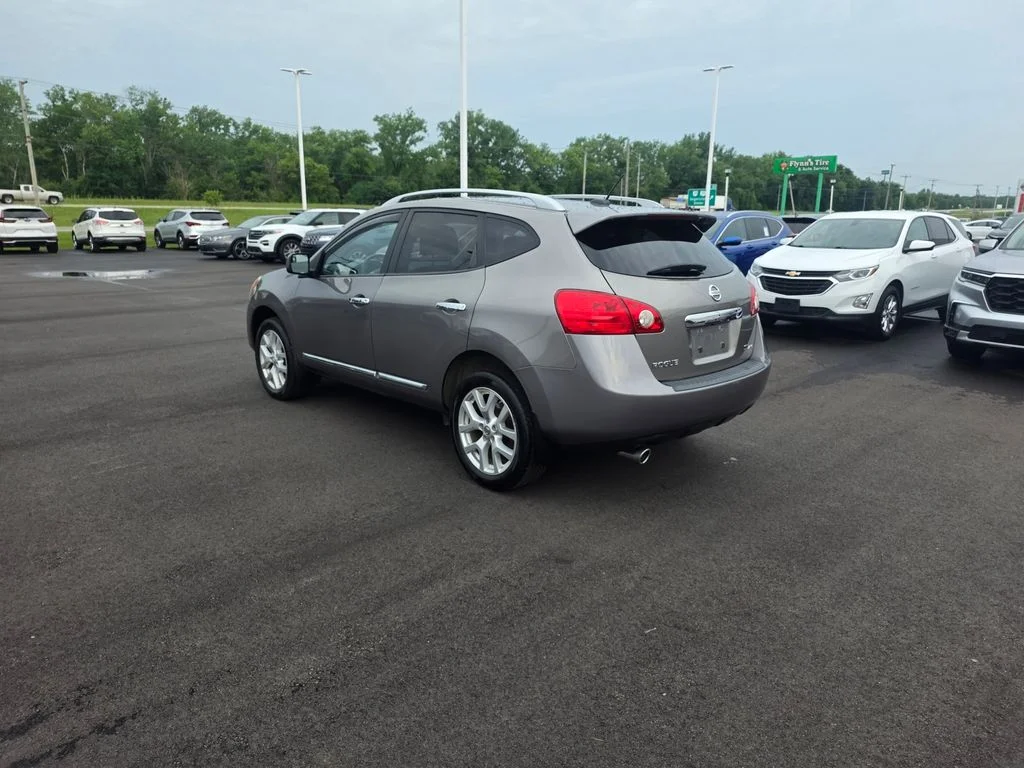 Used 2011 Platinum Graphite Nissan SV image 5