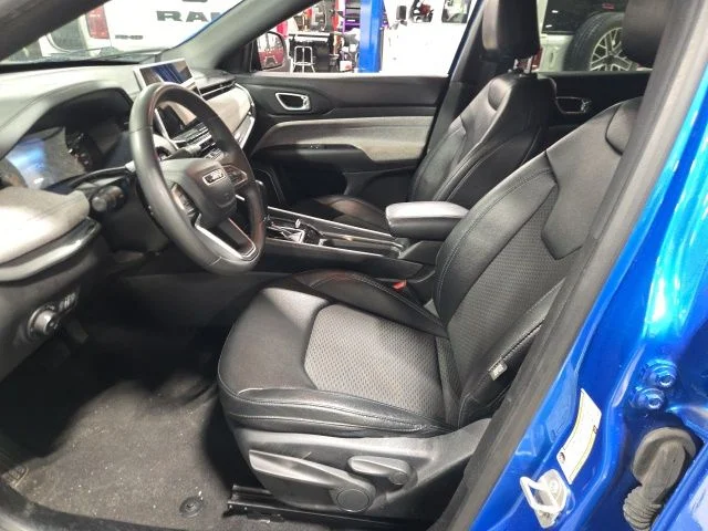 Used 2024 Blue Jeep Latitude image 13