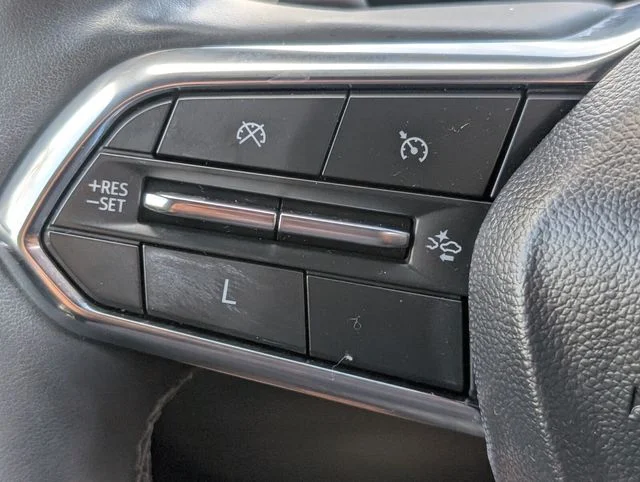 Used 2025 Summit White Chevrolet LT image 25