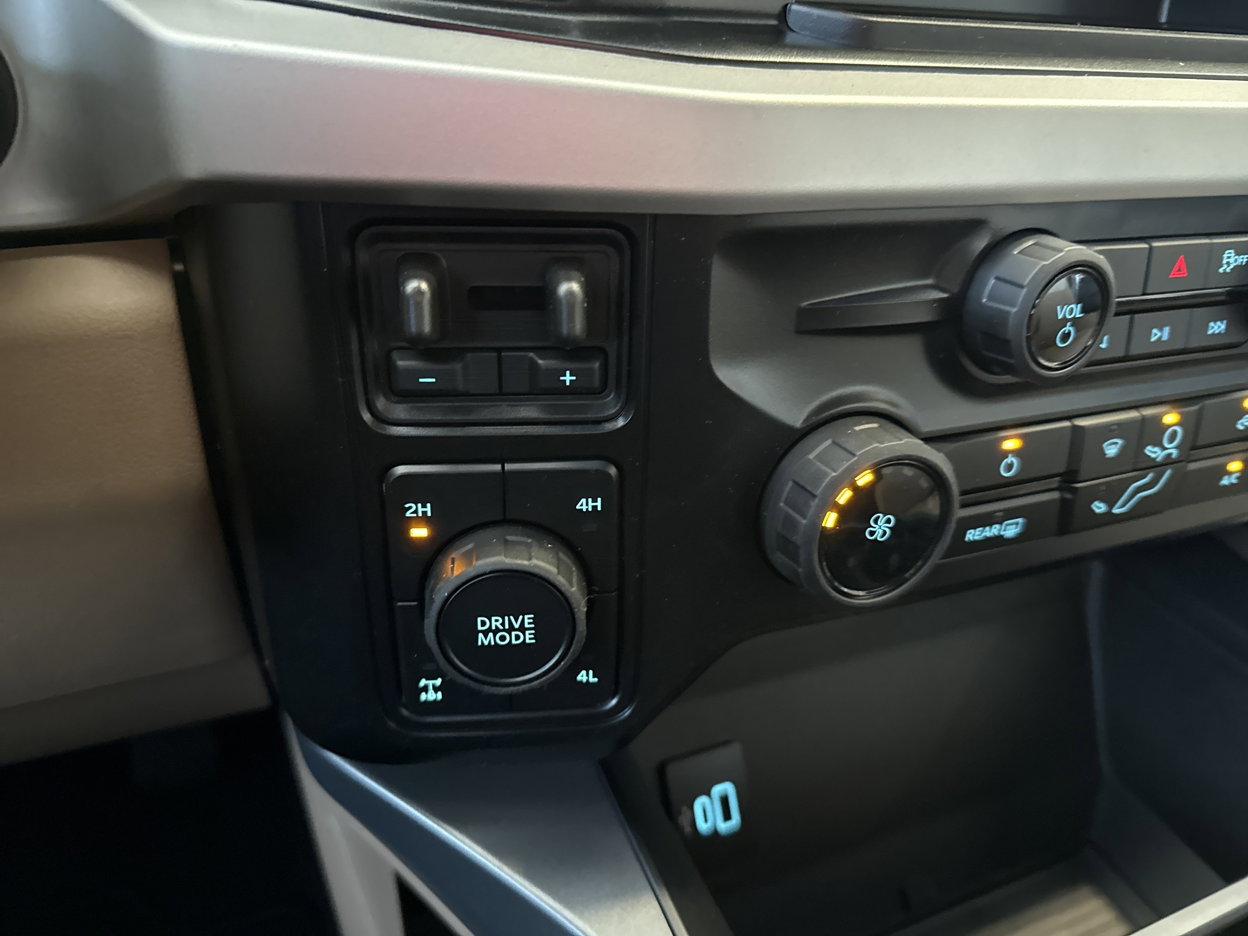 2026 Ford F-350 Super Duty XLT - Photo 24