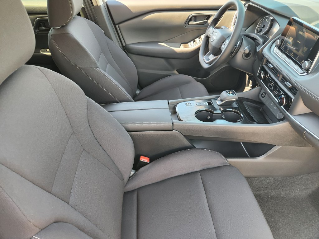 New 2027 Glacier White Nissan S image 10