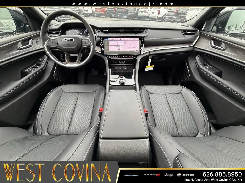 New 2026 Diamond Black Crystal Pearl-Coat Exterior Paint Jeep Limited Reserve image 37