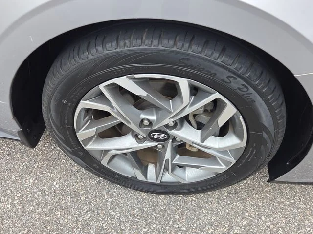 Used 2023 Silver Hyundai SEL image 16