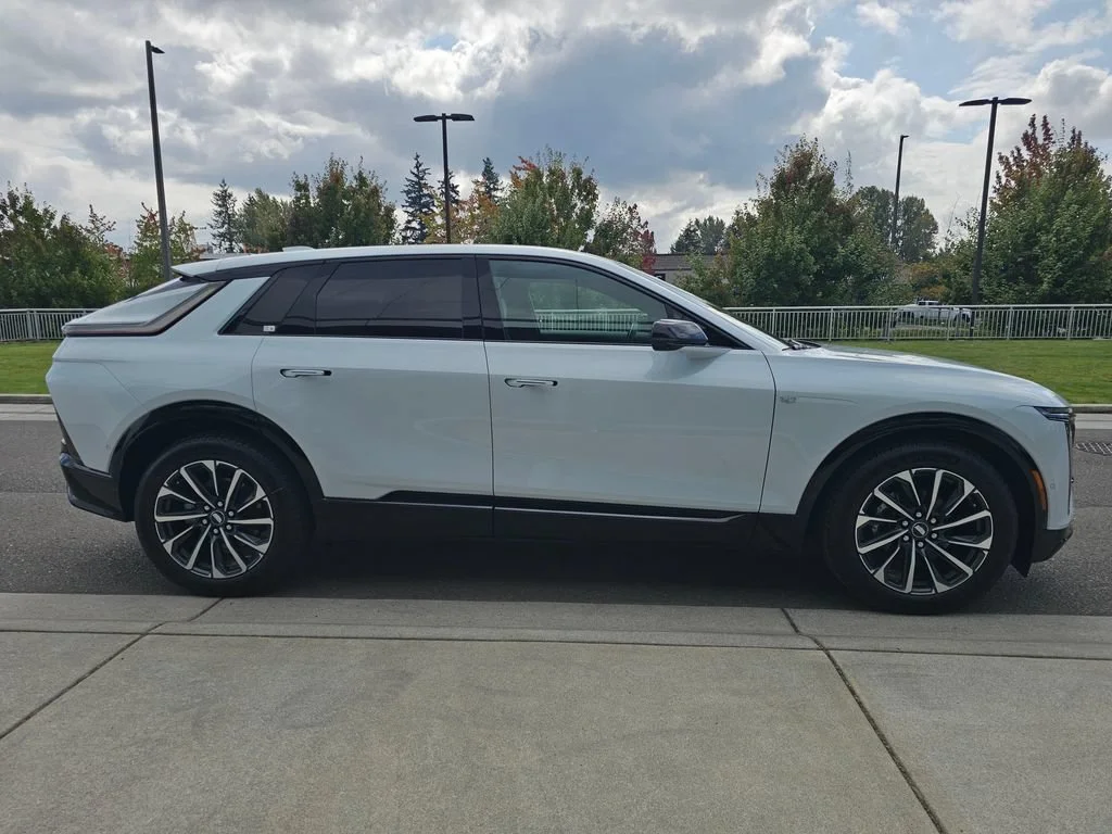 New 2027 Vibrant White Tricoat Cadillac Sport image 8