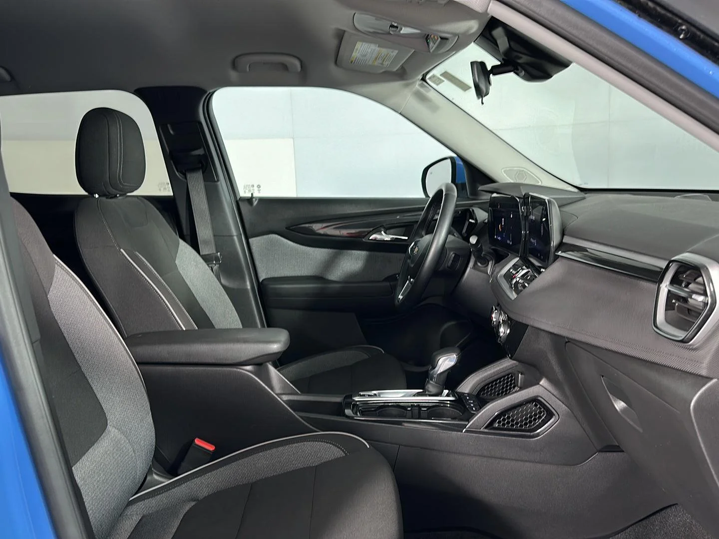 Used 2024 Fountain Blue Chevrolet LT image 25