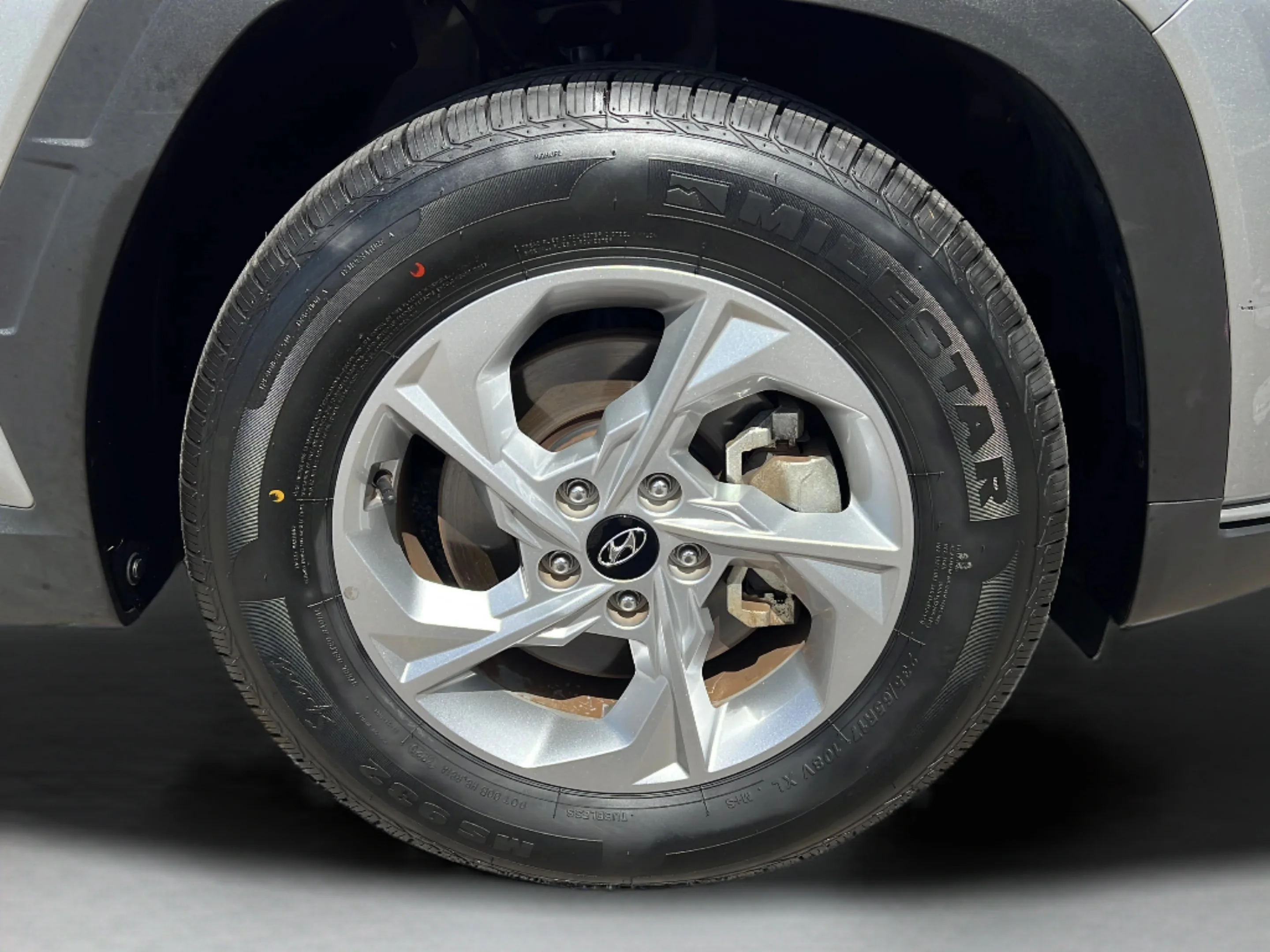 Used 2024 Shimmering Silver Hyundai SE image 19