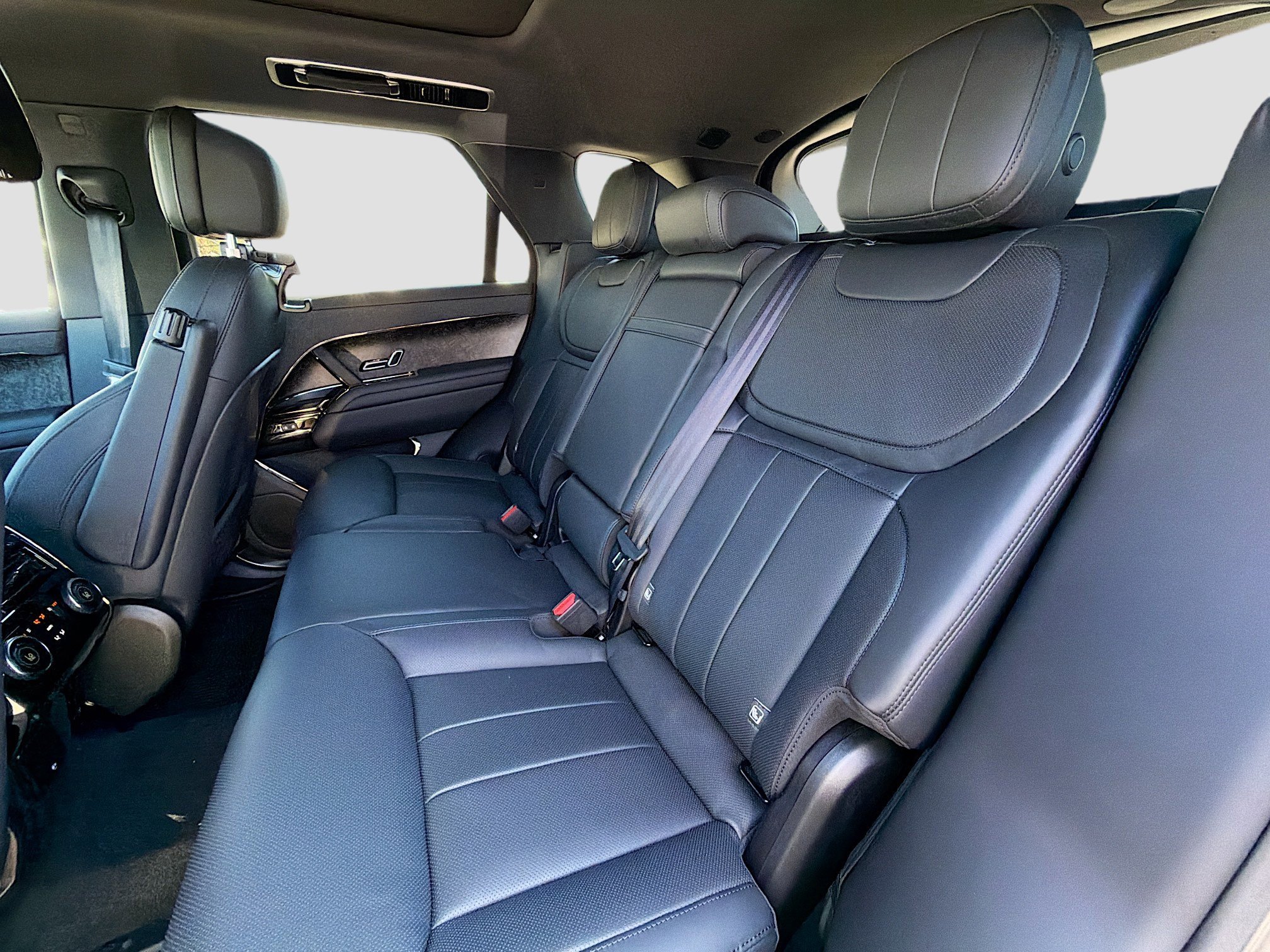 New 2026 Constellation Blue Ultra Metallic Gloss Land Rover Dynamic SE image 22
