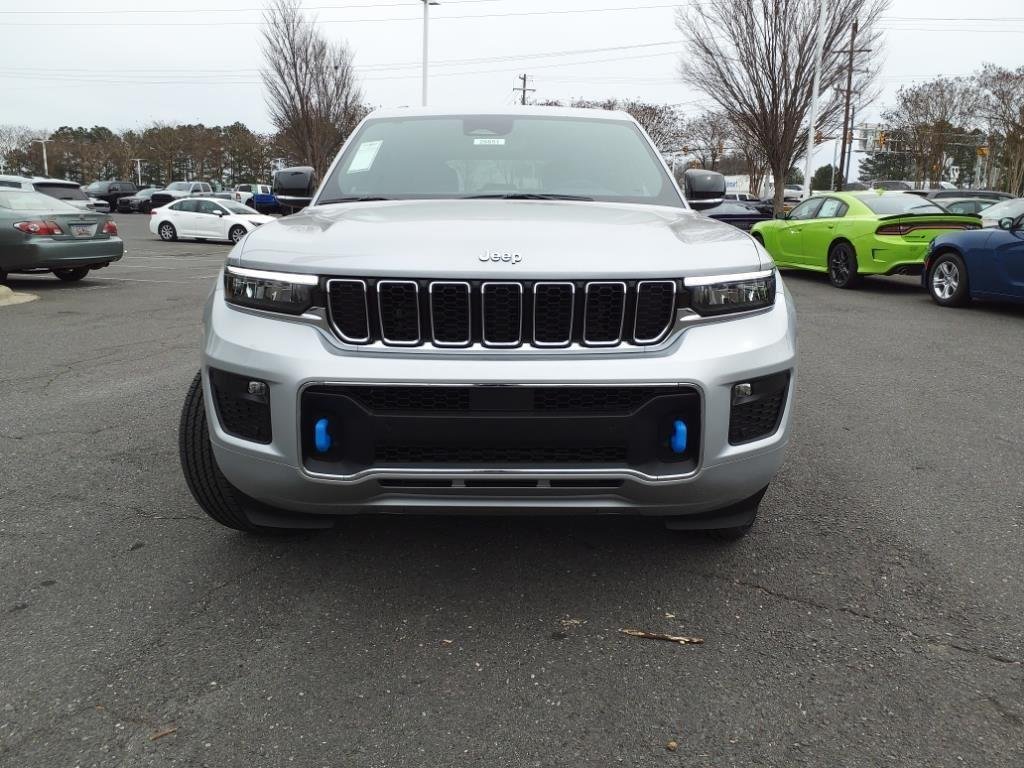 New 2024 Silver Zynith Exterior Paint Jeep Overland image 2