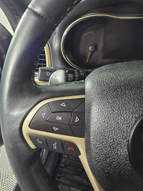 Used 2015 Black Jeep Laredo image 20