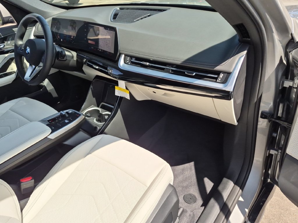 Used 2026 Silver BMW xDrive28i image 9