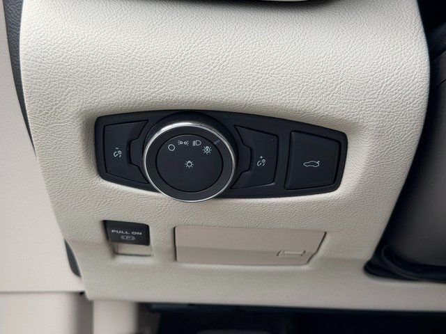 Used 2017 Black Lincoln Reserve image 24