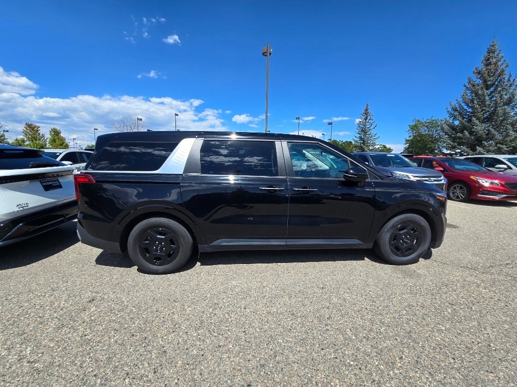 Used 2025 Aurora Black Pearl Kia LXS image 6