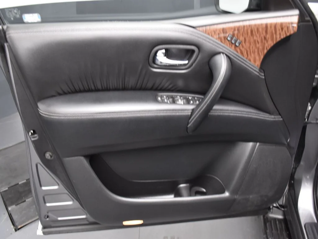 Used 2019 Gun Metallic Nissan SL image 23