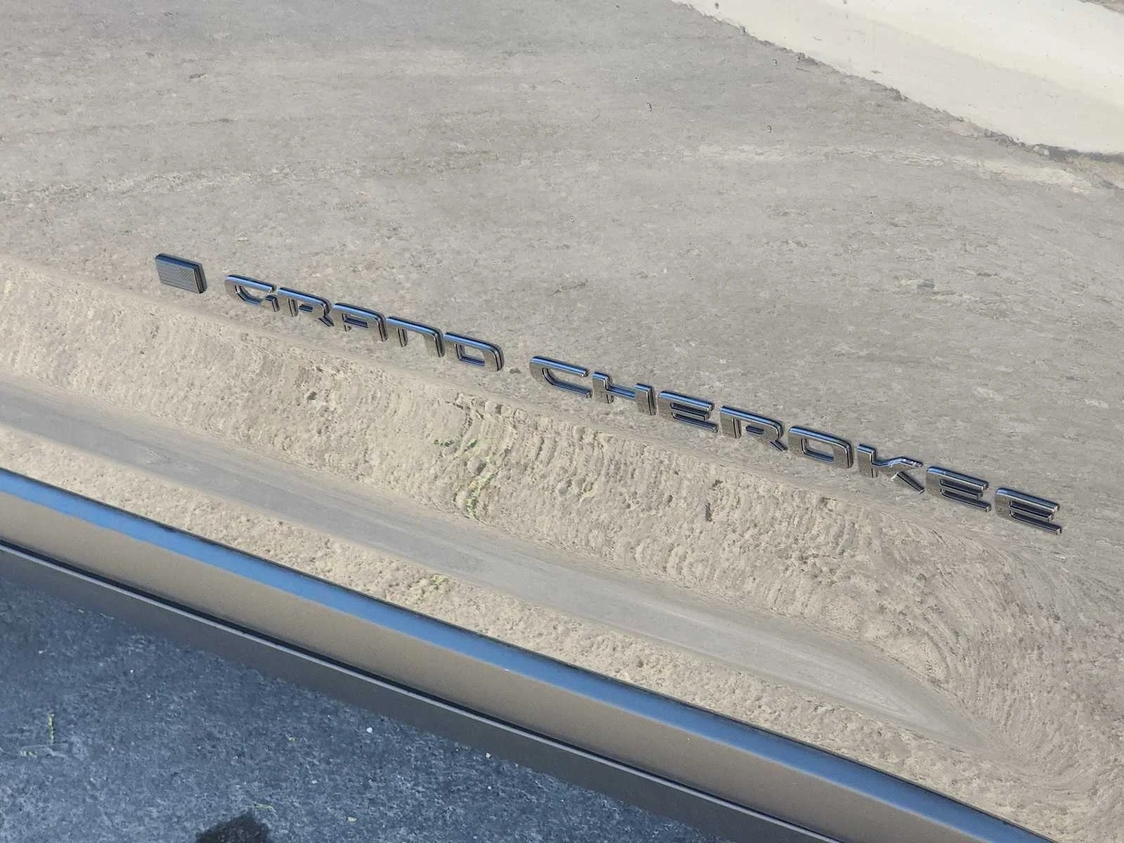 New 2026 Baltic Gray Metallic Clear-Coat Exterior Paint Jeep Laredo Altitude image 23