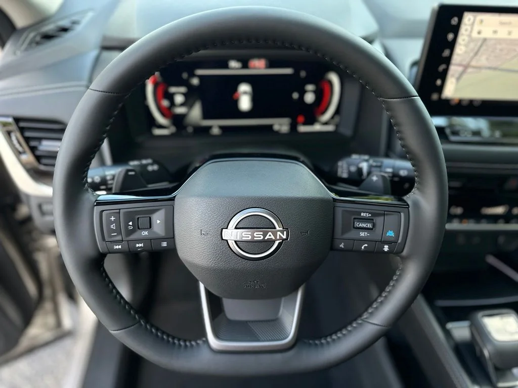New 2026 Champagne Silver Metallic / Super Black Two-tone Nissan Platinum image 30