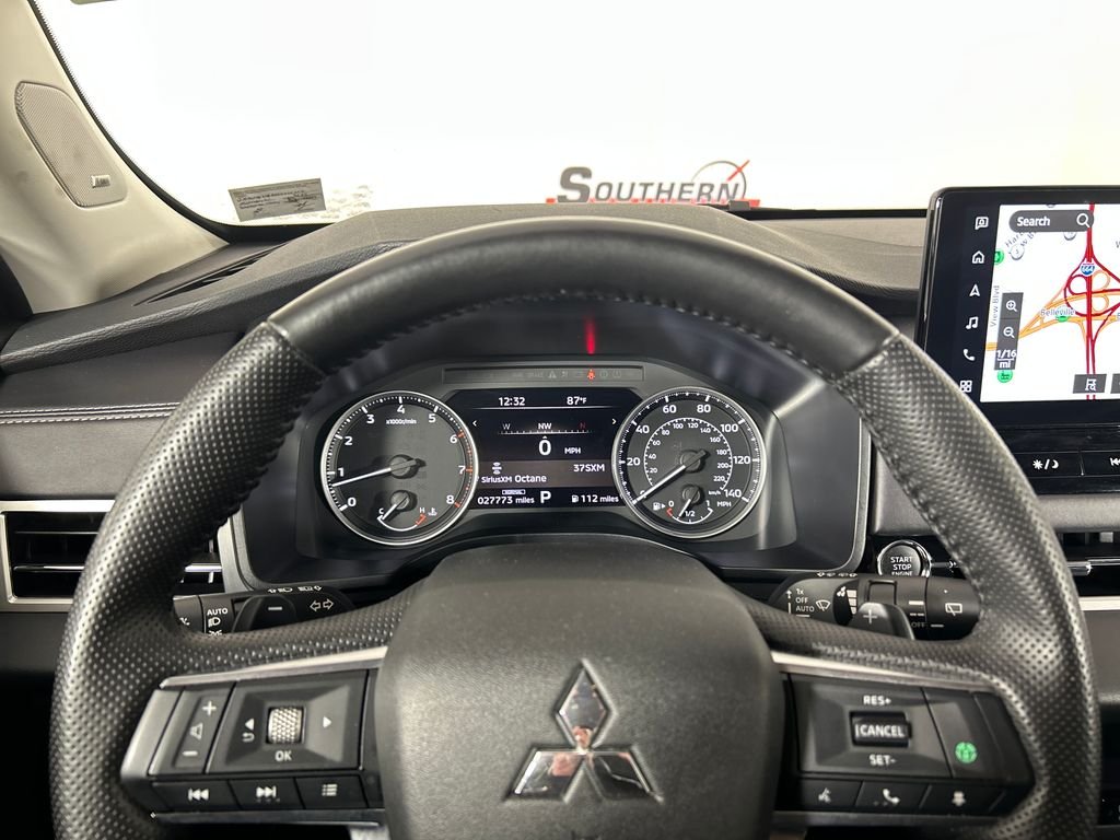 Used 2025 Black Mitsubishi SE image 12