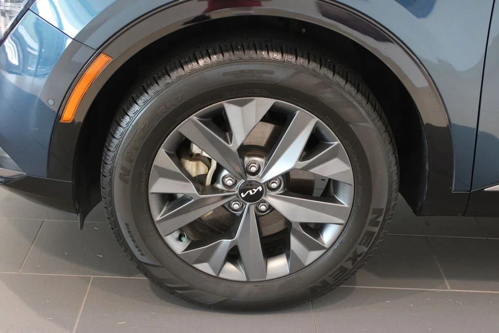 Used 2023 Blue Kia SX-Prestige image 27