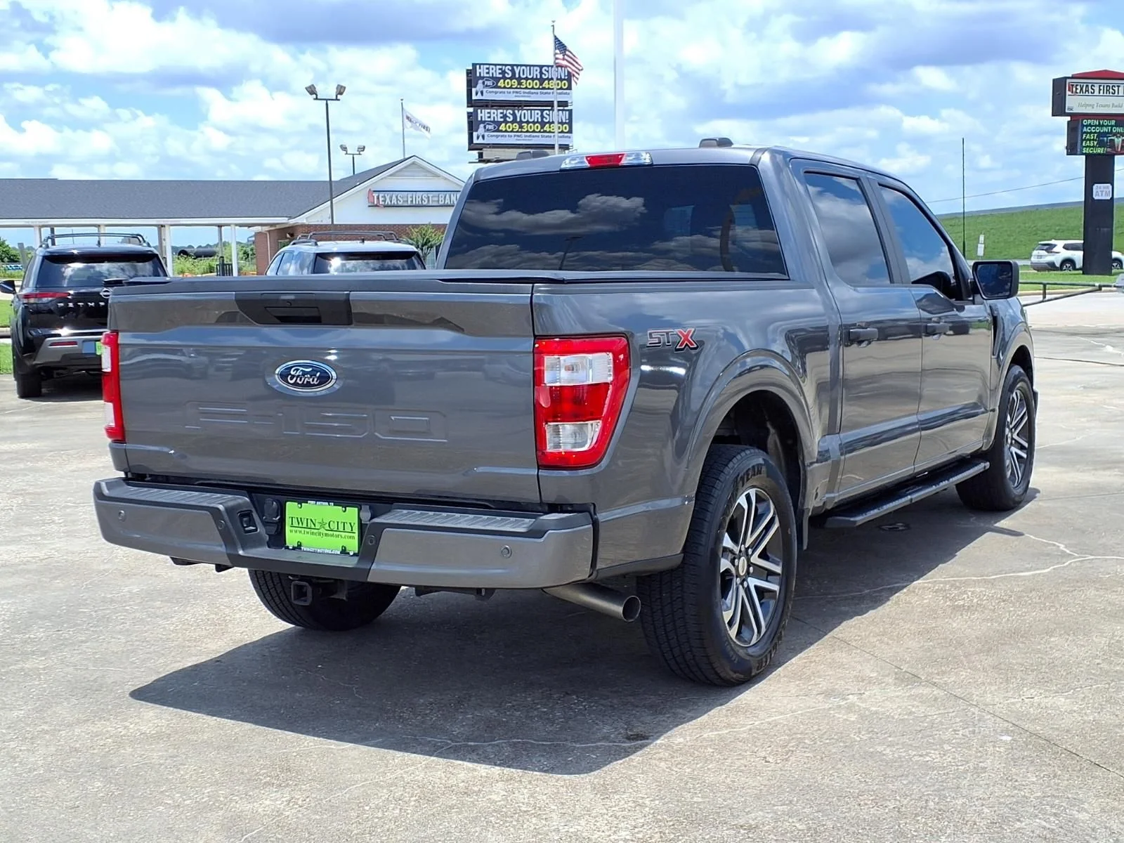 Used 2023 Gray Ford XL image 7