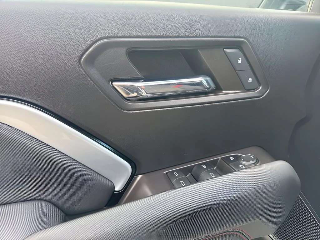 Used 2024 White Chevrolet Z71 image 26