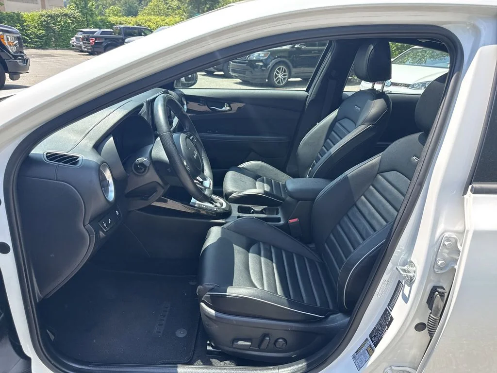 Used 2022 Snow White Pearl Kia GT-Line image 17