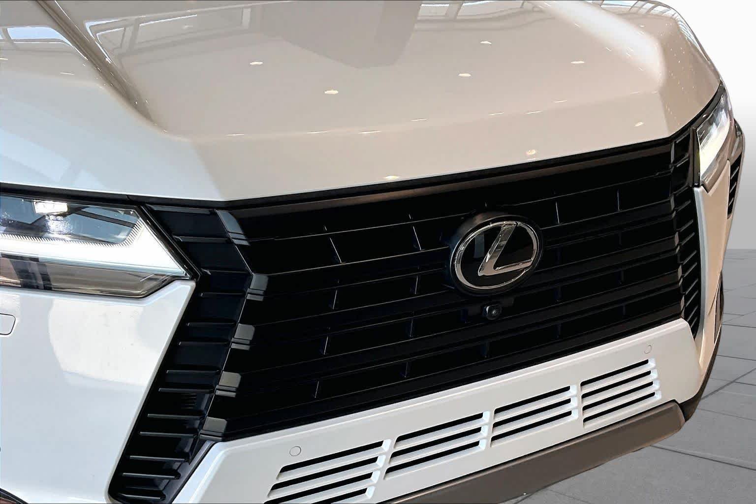 Used 2024 Eminent White Pearl Lexus Overtrail image 27