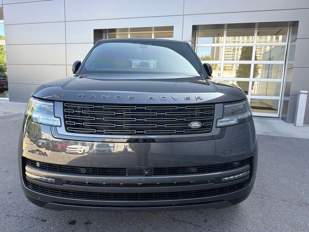 Used 2025 Carpathian Gray Premium Metallic Land Rover SE image 2