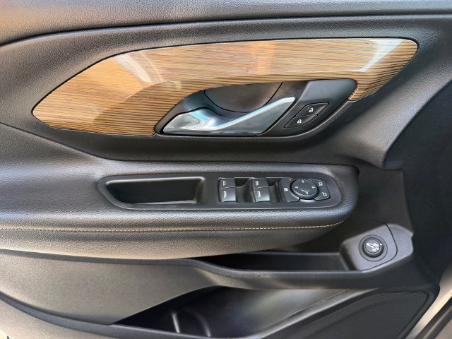 Used 2021 Gray GMC SLE image 31