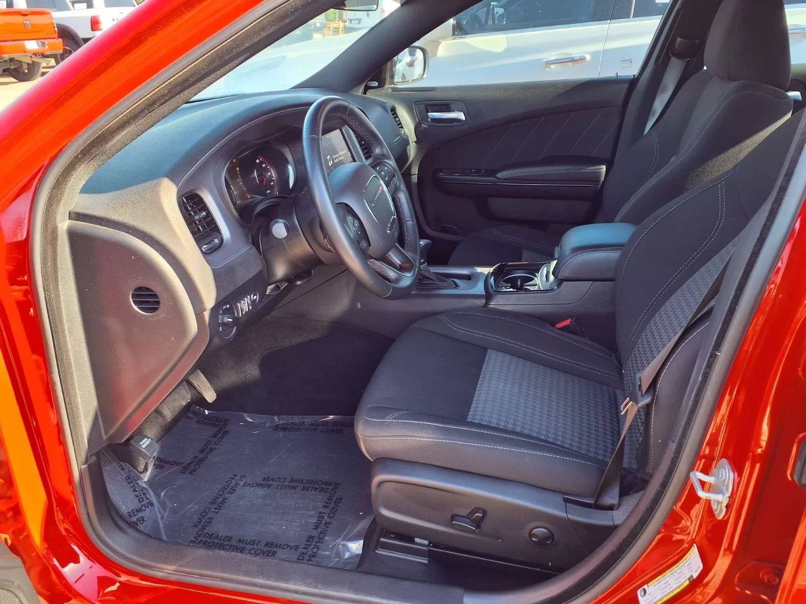 Used 2023 Torred Clearcoat Dodge SXT image 15