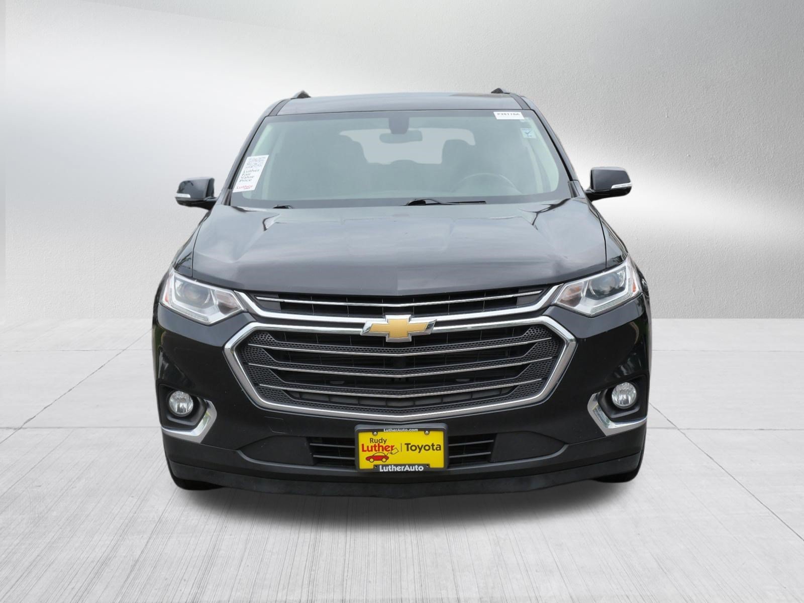 Used 2018 Chevrolet Traverse 1LT with VIN 1GNEVGKWXJJ242847 for sale in Golden Valley, MN