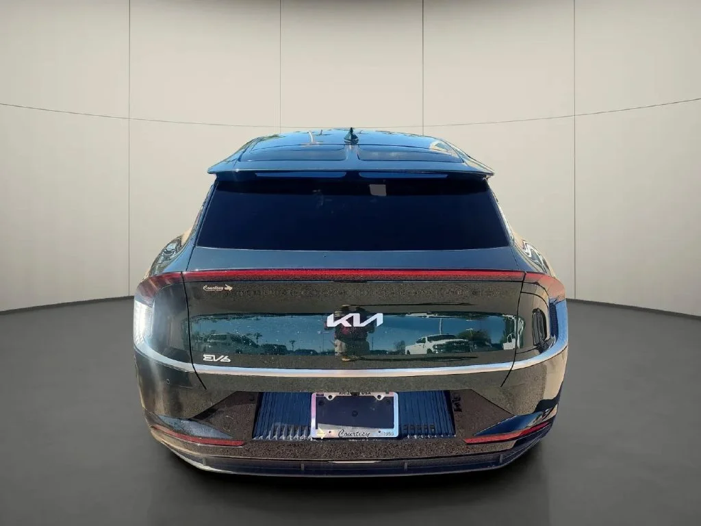 Used 2023 Deep Forest Green Kia GT-Line image 6