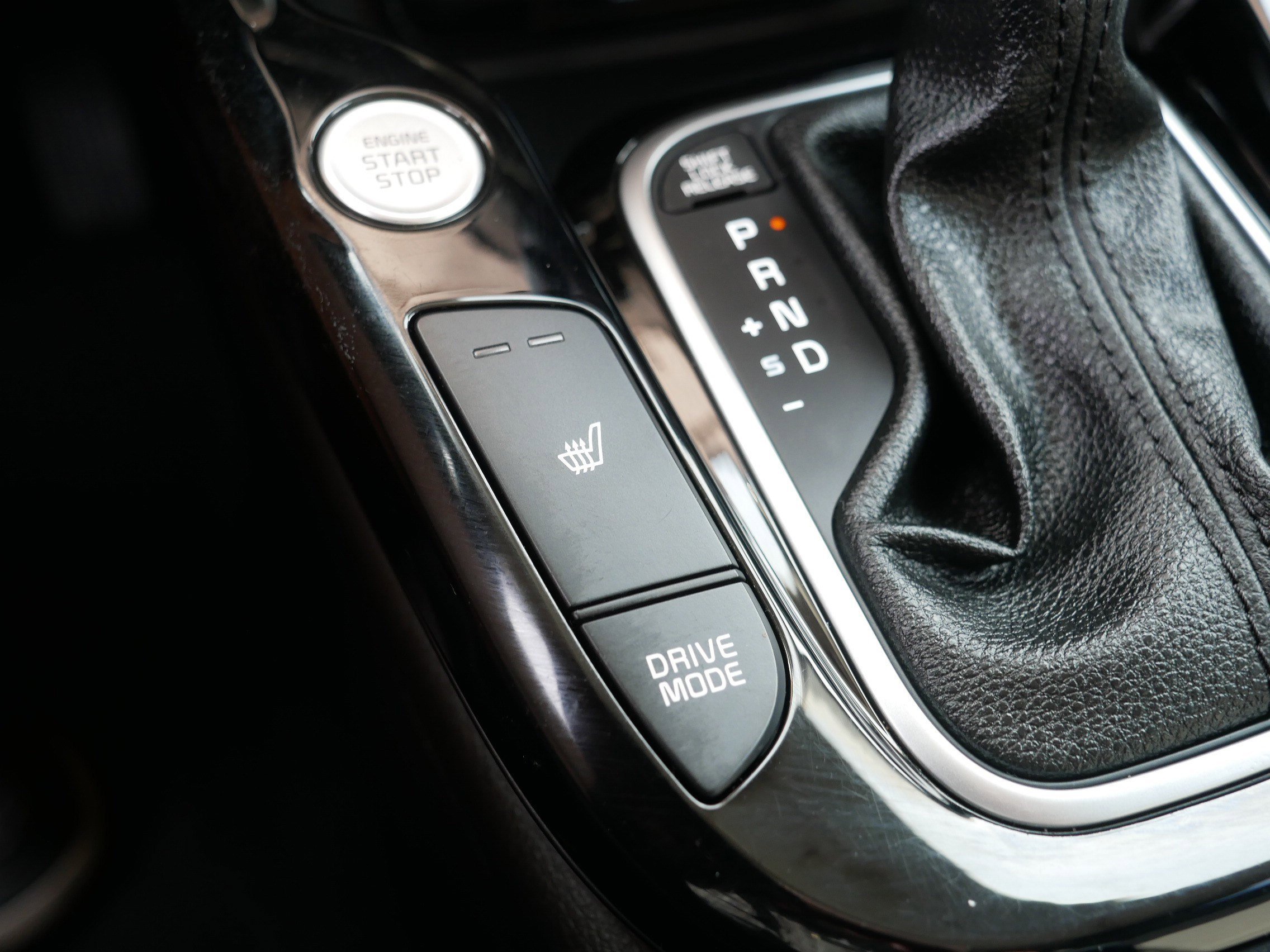 Used 2025 Snow White Pearl Kia EX image 31