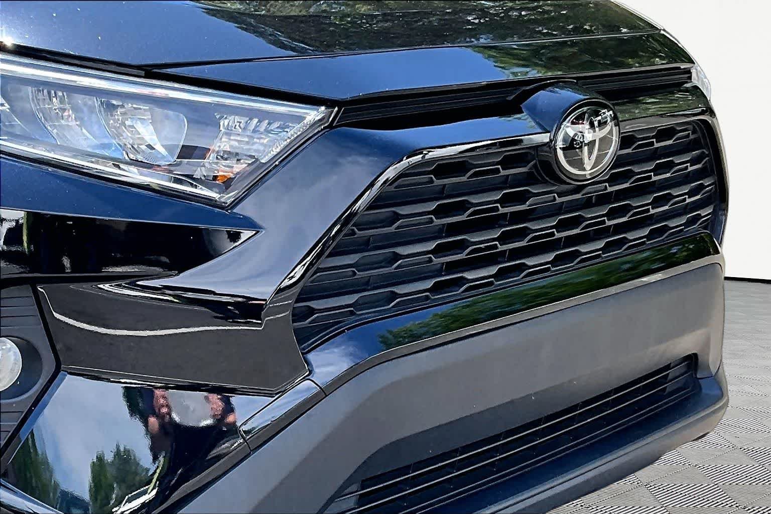 Used 2021 Midnight Black Metallic Toyota XLE image 29