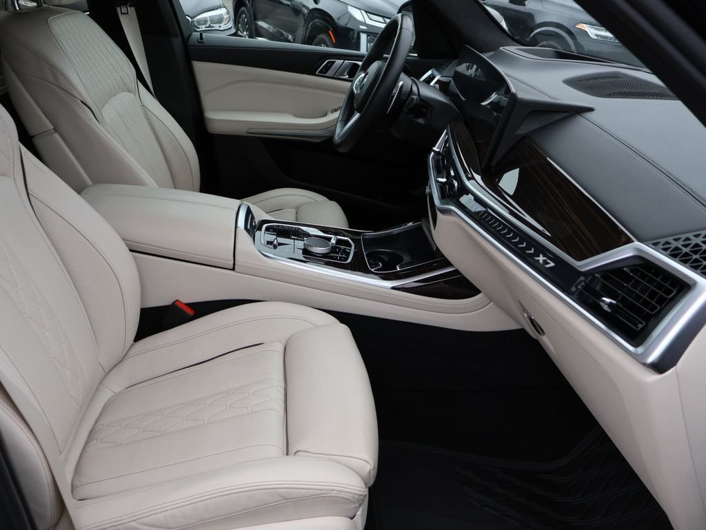 Used 2023 Carbon Black Metallic BMW xDrive40i image 11