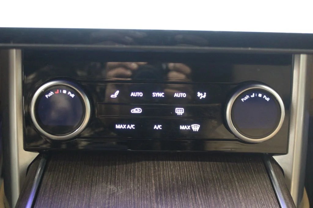Certified Used 2023 White Land Rover SE image 30