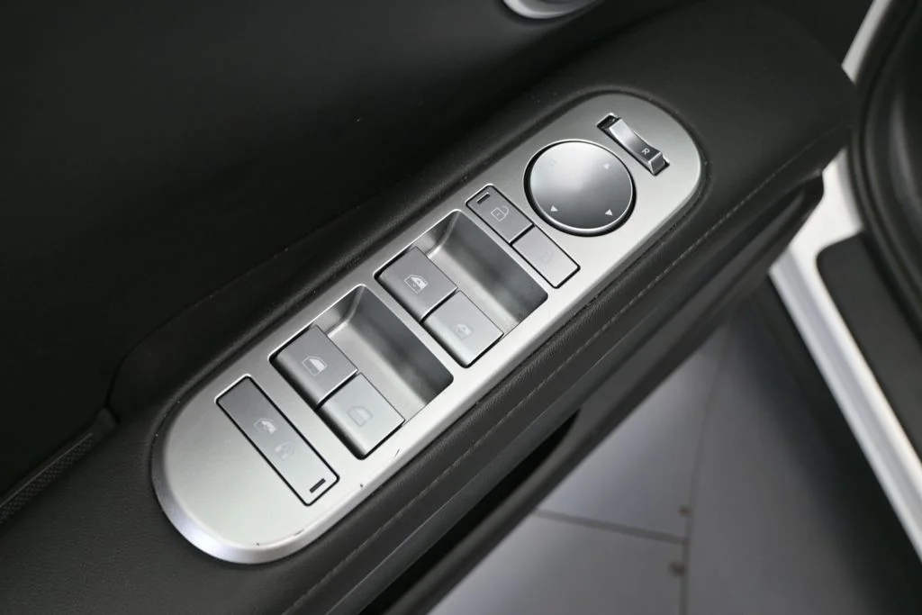 Used 2026 White Hyundai SEL Lite Roof Damage image 15