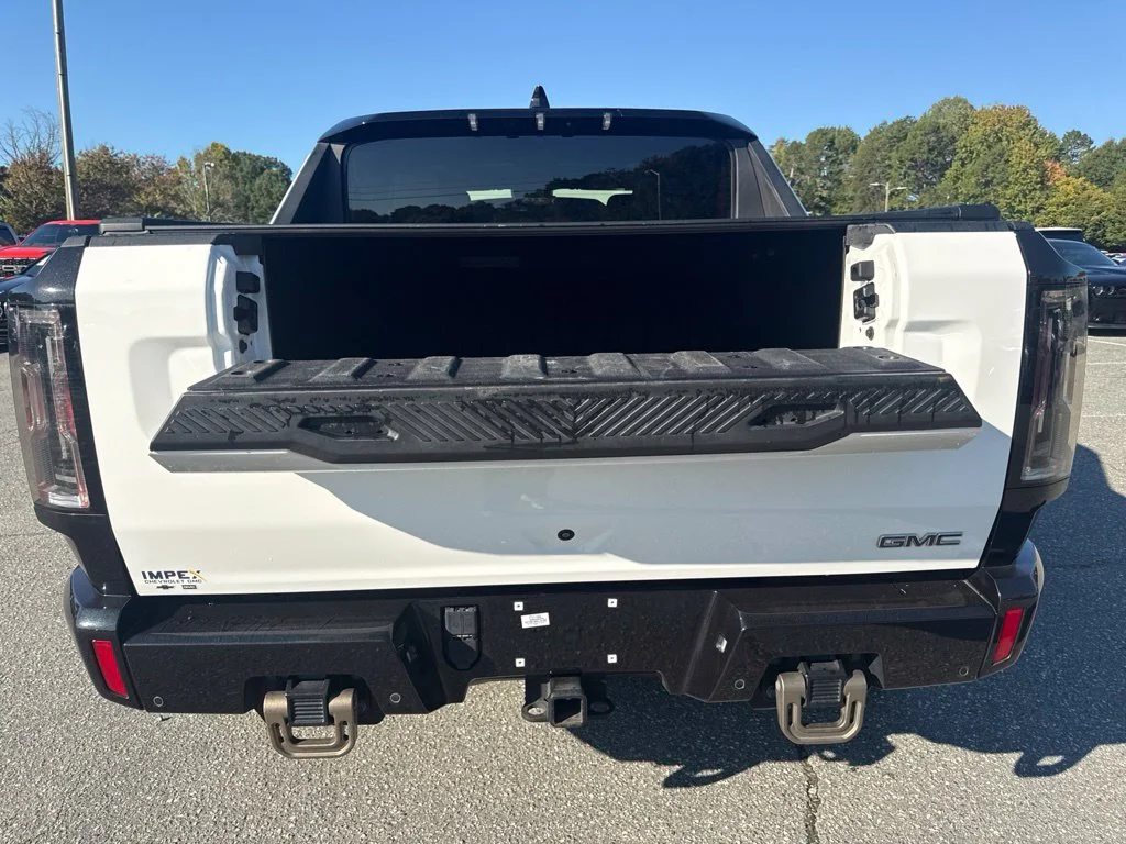 Used 2024 White GMC 2X image 29