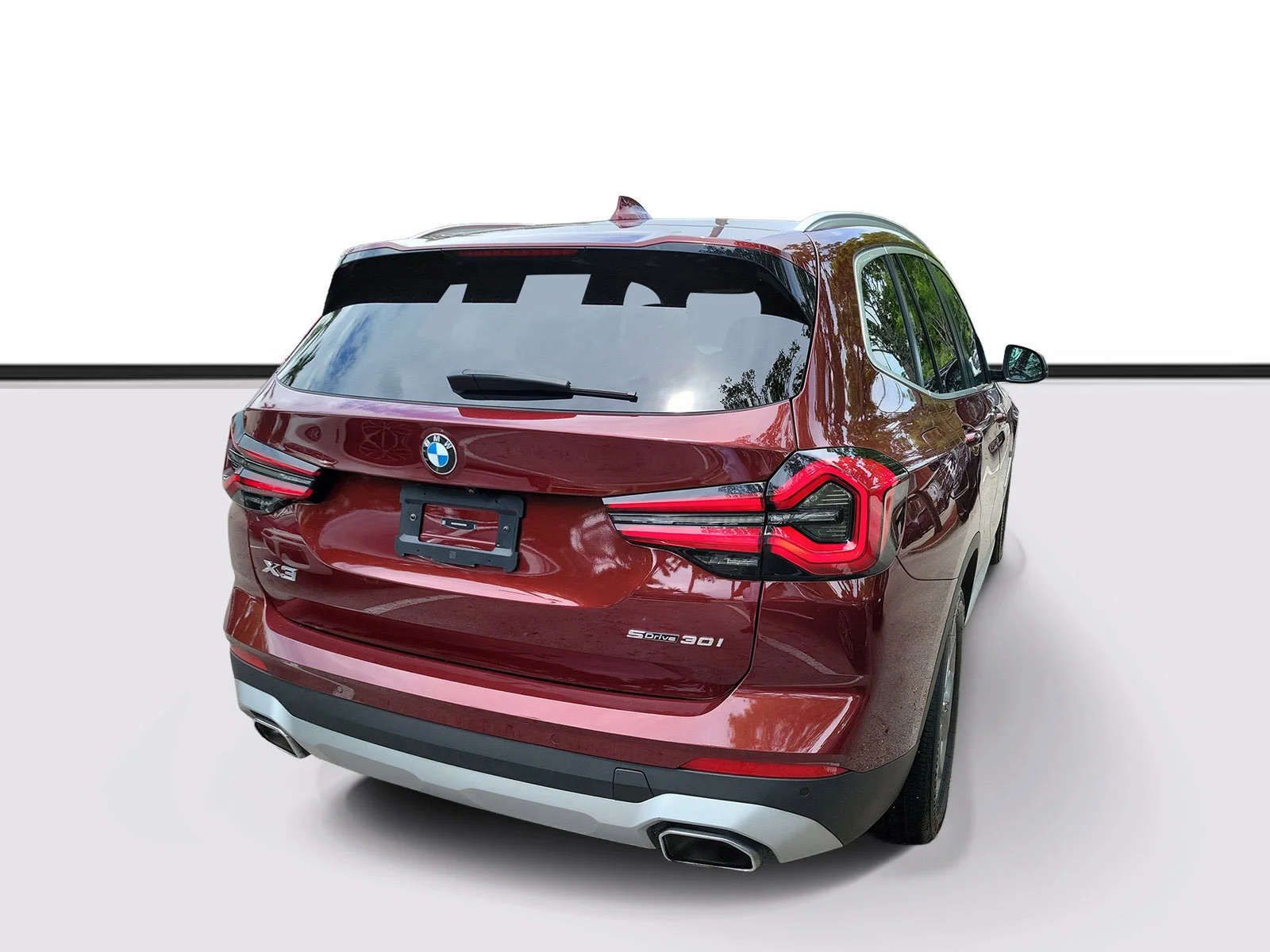 Used 2024 Aventurin Red Metallic BMW sDrive30i image 4