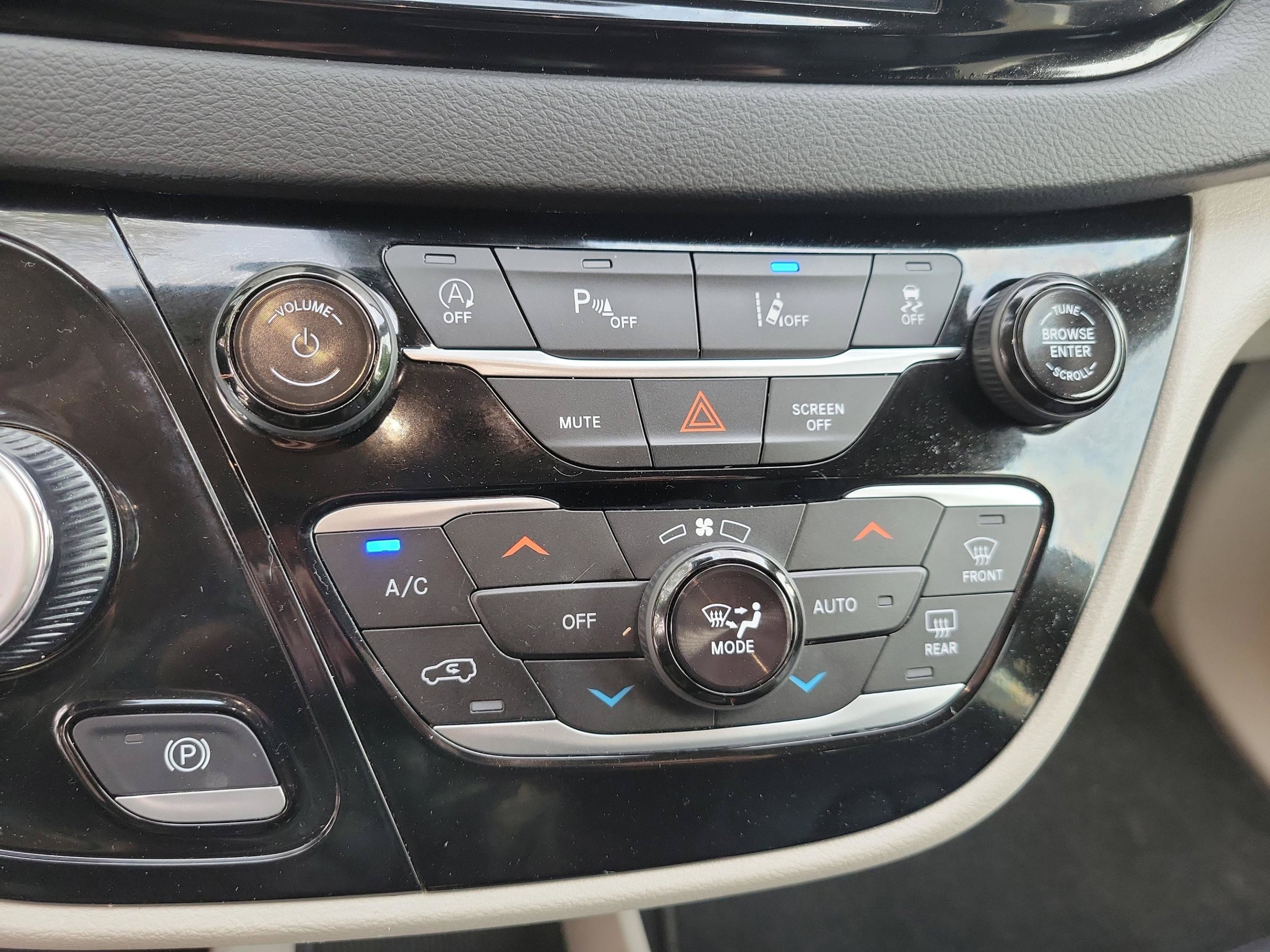 2024 Chrysler Pacifica Touring L - Photo 21