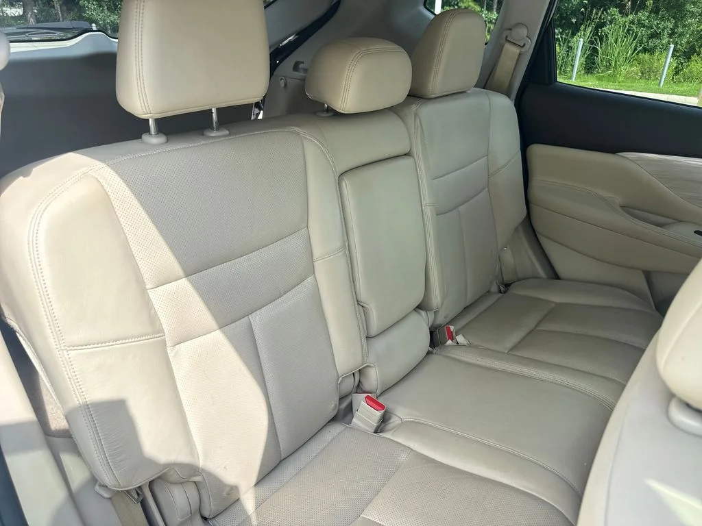 Used 2015 Pearl White Nissan SL image 33