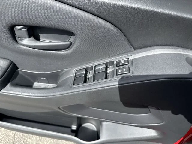 Used 2022 Red Nissan S image 26