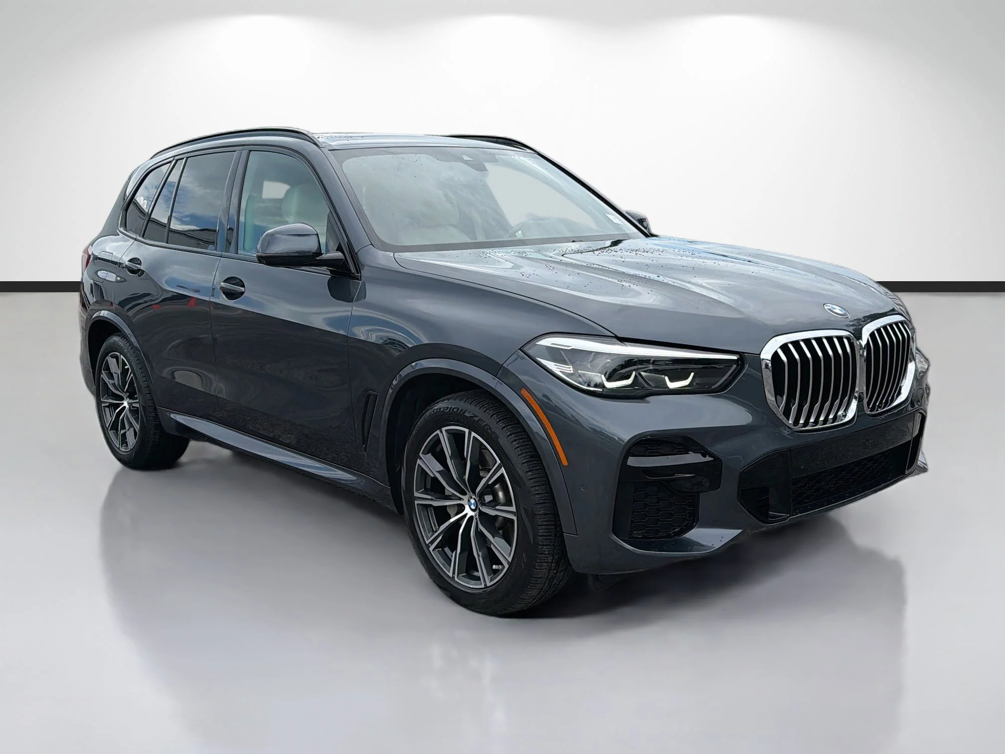 Used 2022 Arctic Grey Metallic BMW sDrive40i image 1