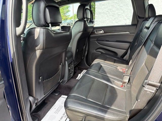 Used 2018 True Blue Pearlcoat Jeep Overland image 11