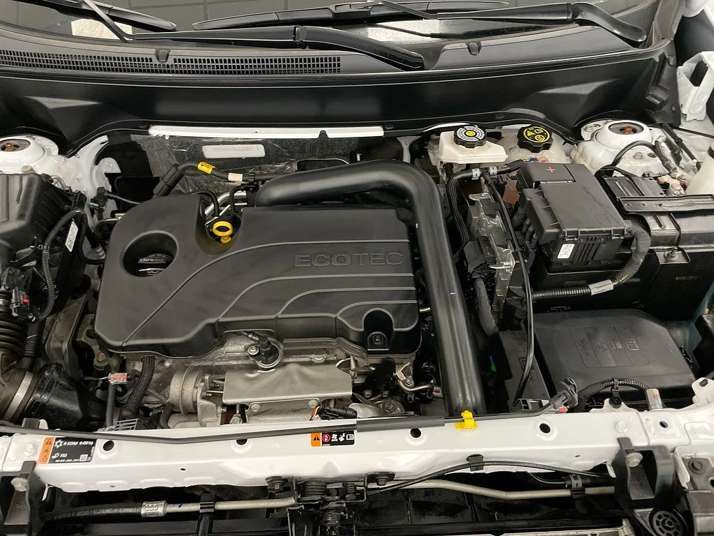 Used 2024 Summit White Chevrolet LT image 29