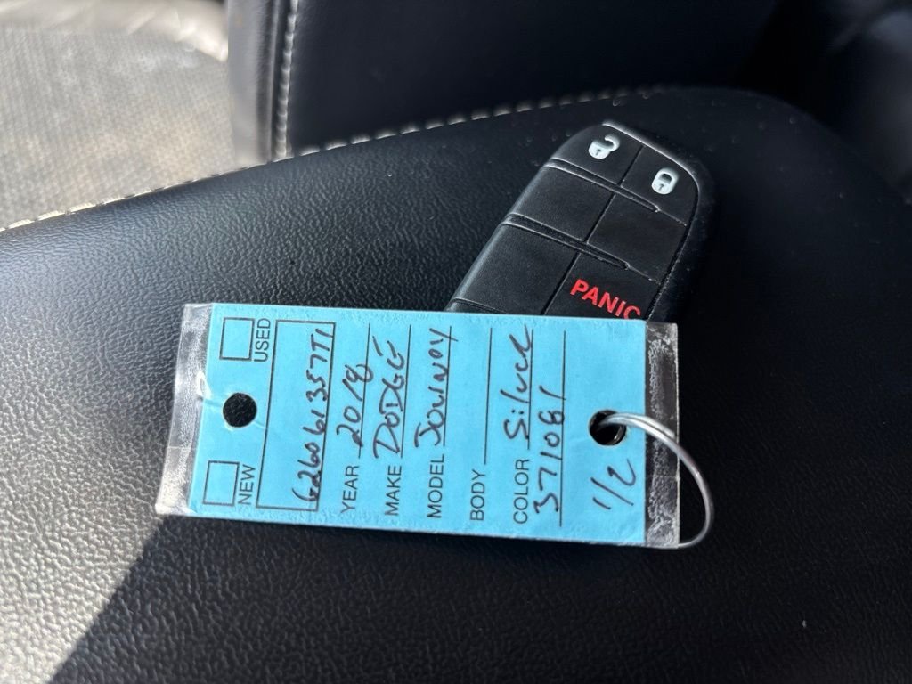 Used 2018 Silver Dodge Crossroad image 29